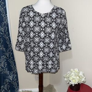 Escapada Sport Black and White Layered Blouse